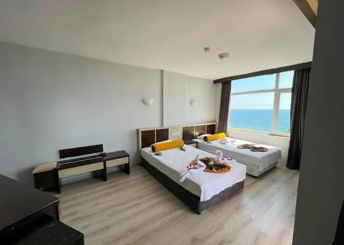 Semt Luna ホテル 2*