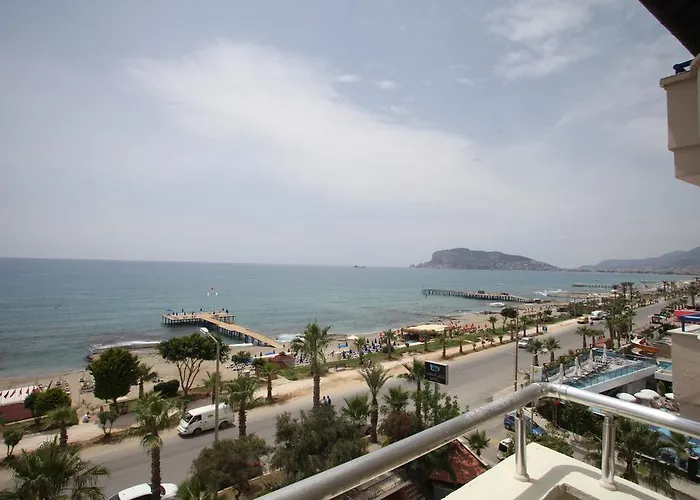 Semt Luna ホテル 2*